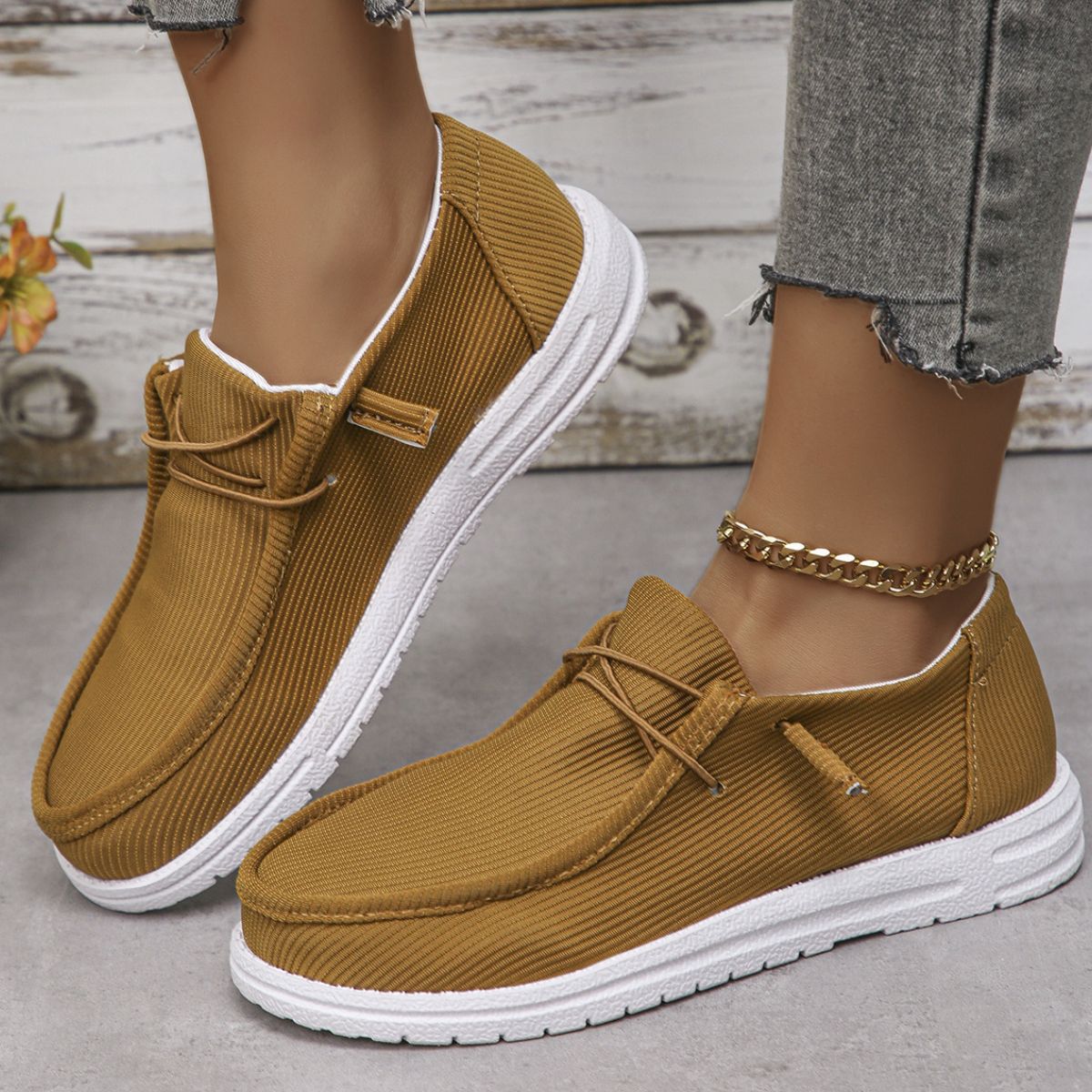 Adidași de vară de susținere eleganți și detaliați