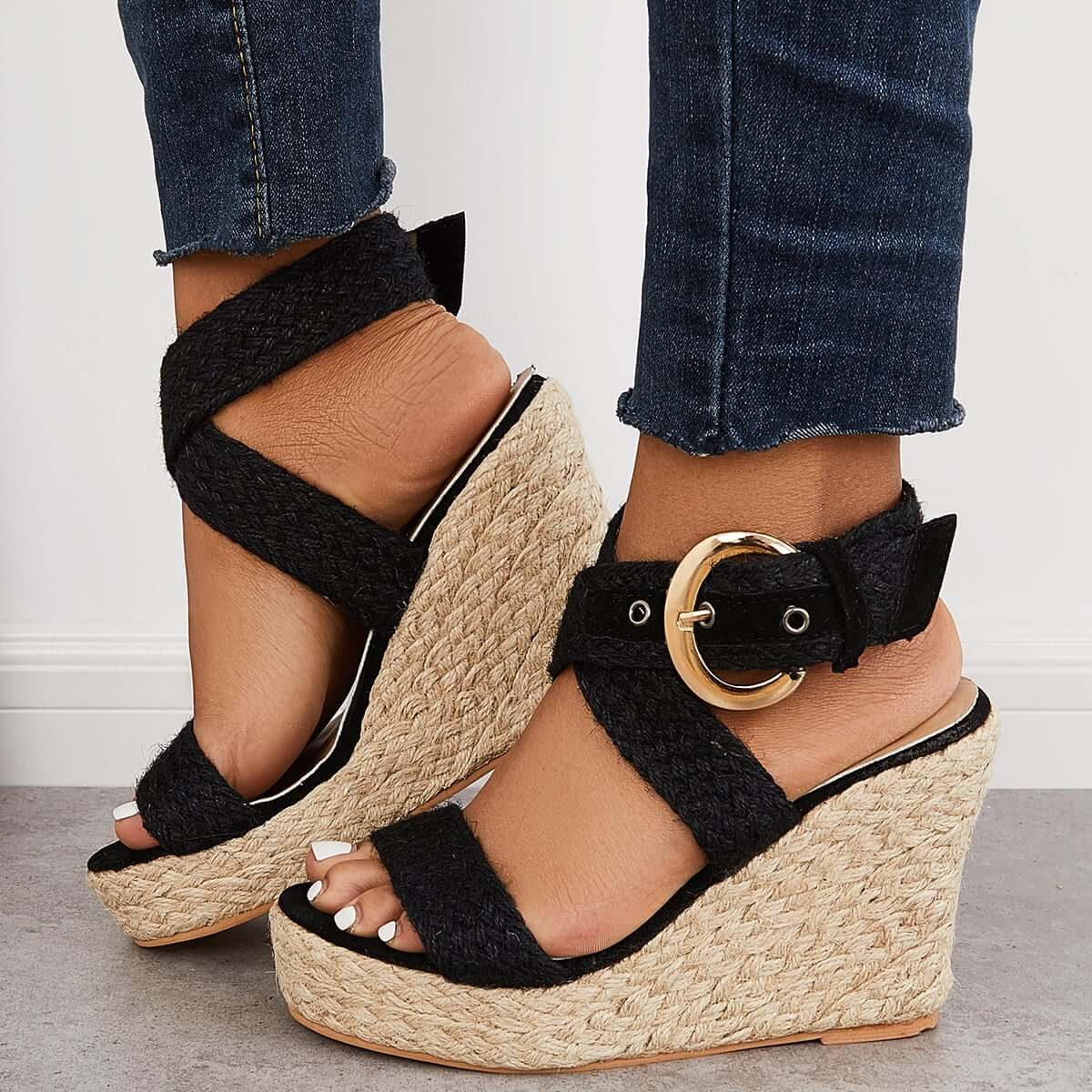 Modern orthopedic and supportive sandals for summer