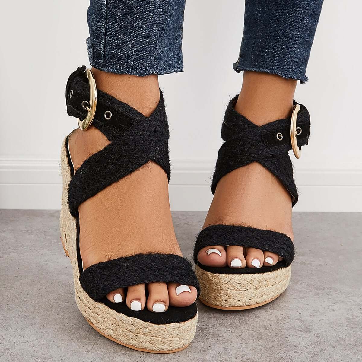 Modern orthopedic and supportive sandals for summer