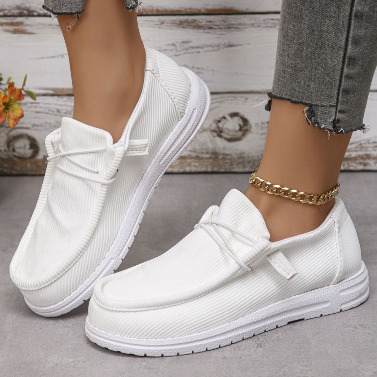 Adidași de vară de susținere eleganți și detaliați