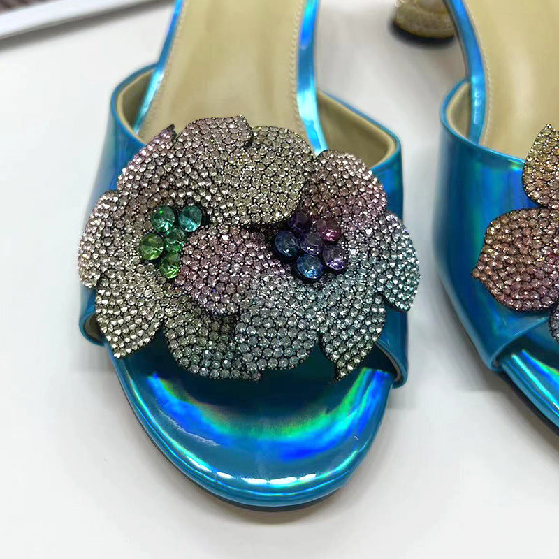 Sandale de vară de susținere elegante și detaliate