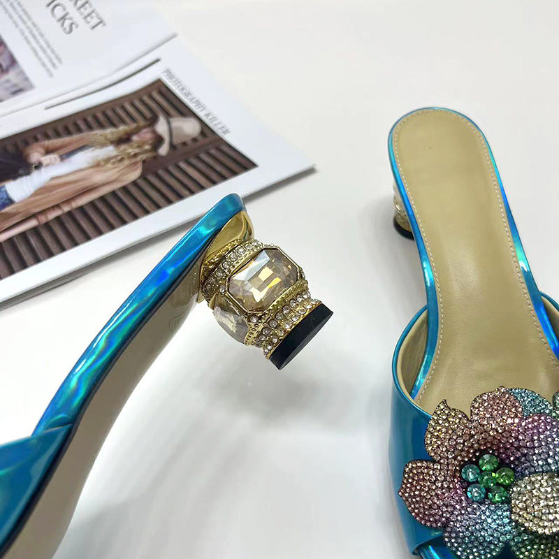 Sandale de vară de susținere elegante și detaliate