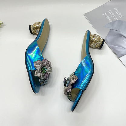Sandale de vară de susținere elegante și detaliate