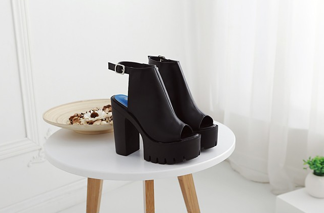 Sandale de vară ortopedice confortabile și elegante