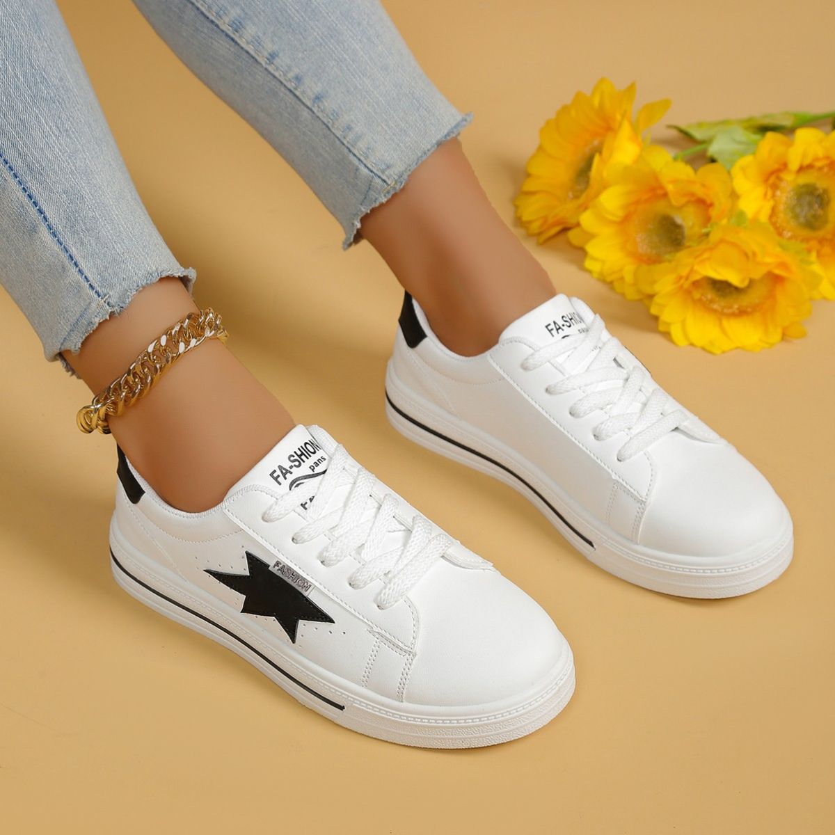 Adidași de vară de susținere eleganți și detaliați