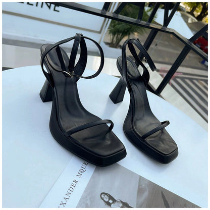 Sandale de vară de susținere elegante și detaliate