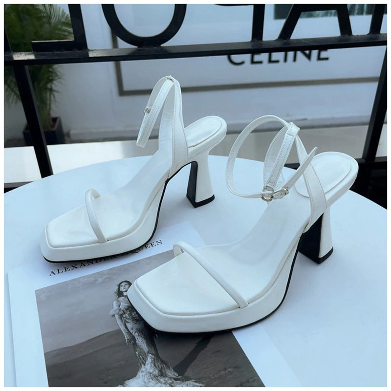 Sandale de vară de susținere elegante și detaliate