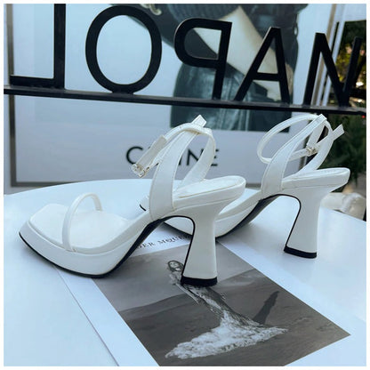 Sandale de vară de susținere elegante și detaliate