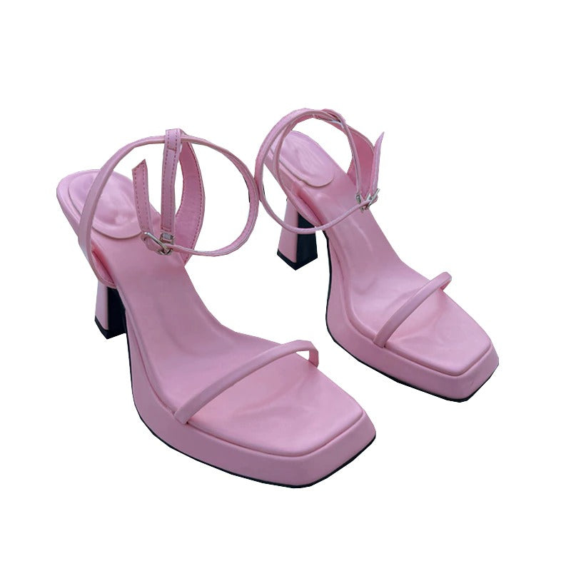 Sandale de vară de susținere elegante și detaliate